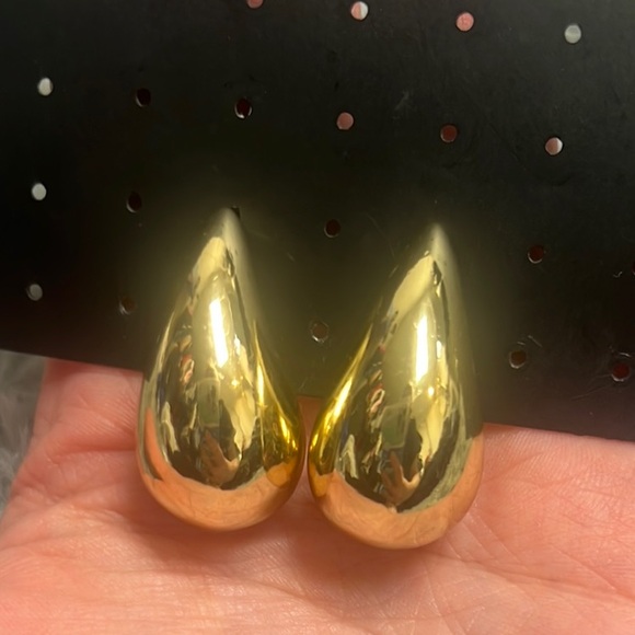 New Gold Teardrop Earrings! - Picture 6 of 10